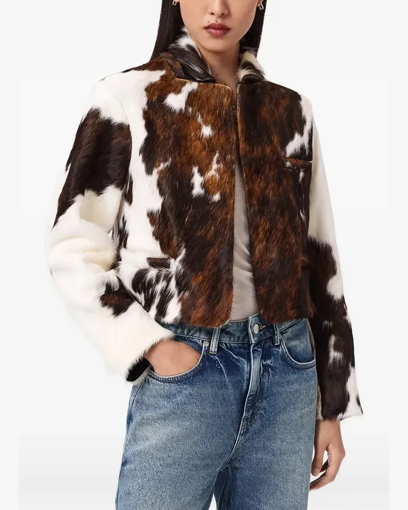 AllSaints Apton Dapple Cropped-Jacke mit Kuh-Print - Braun Braun