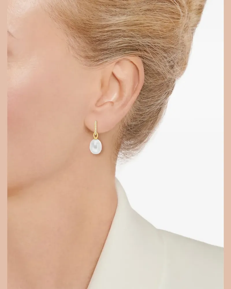 Kiki McDonough 18kt Gelbgold-Hängeohrringe mit Diamanten und Perle - Weiß Weiß