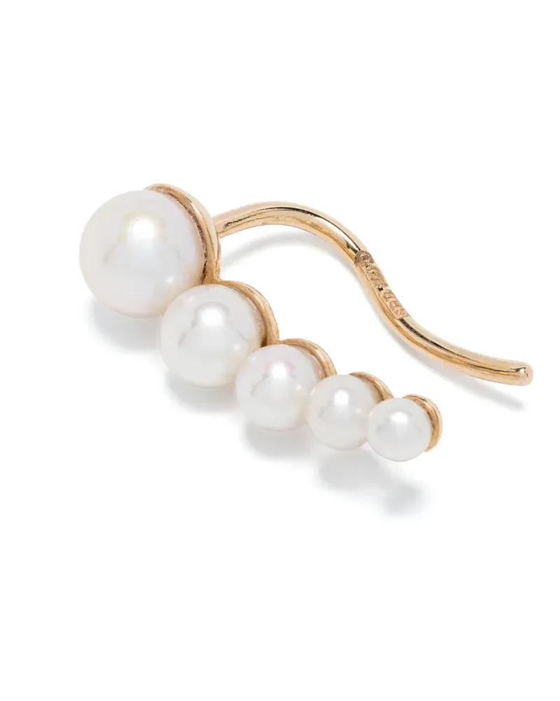 Sophie Bille Brahe Petite Croissant Japonais Ohrring aus recyceltem 14kt Gelbgold mit Süßwasserperlen Gold