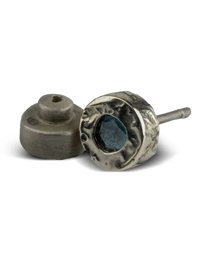 Parts Of Four Kleiner Ohrstecker aus Sterlingsilber mit blauem Diamant Silber