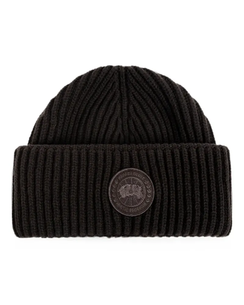 Canada Goose logo-patch ribbed-knit beanie hat - Braun Braun
