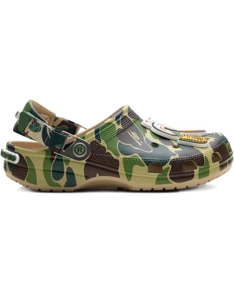 BAPE x Crocs Classic "Chai" Clogs - Grün Grün