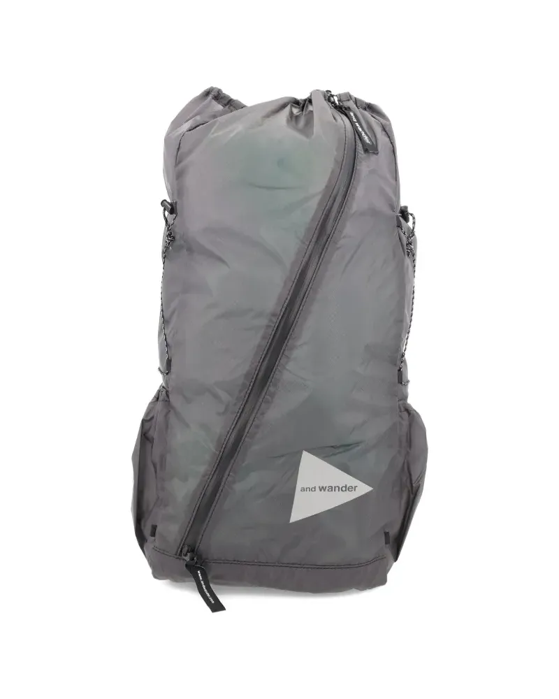 and wander Rucksack mit Reißverschluss - Grau Grau