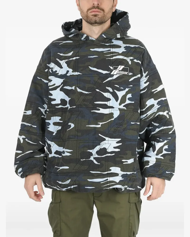 WE 11 DONE camouflage logo-patch hoodie - Grün Grün