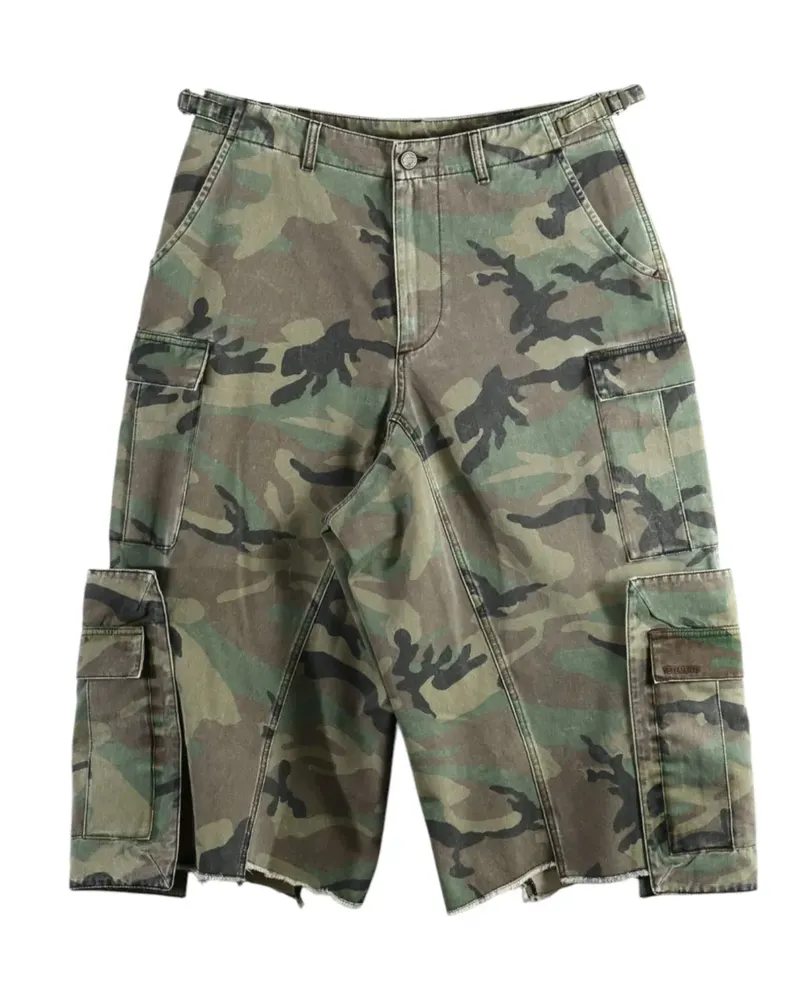 VETEMENTS camouflage-print raw-cut cargo pants - Grün Grün