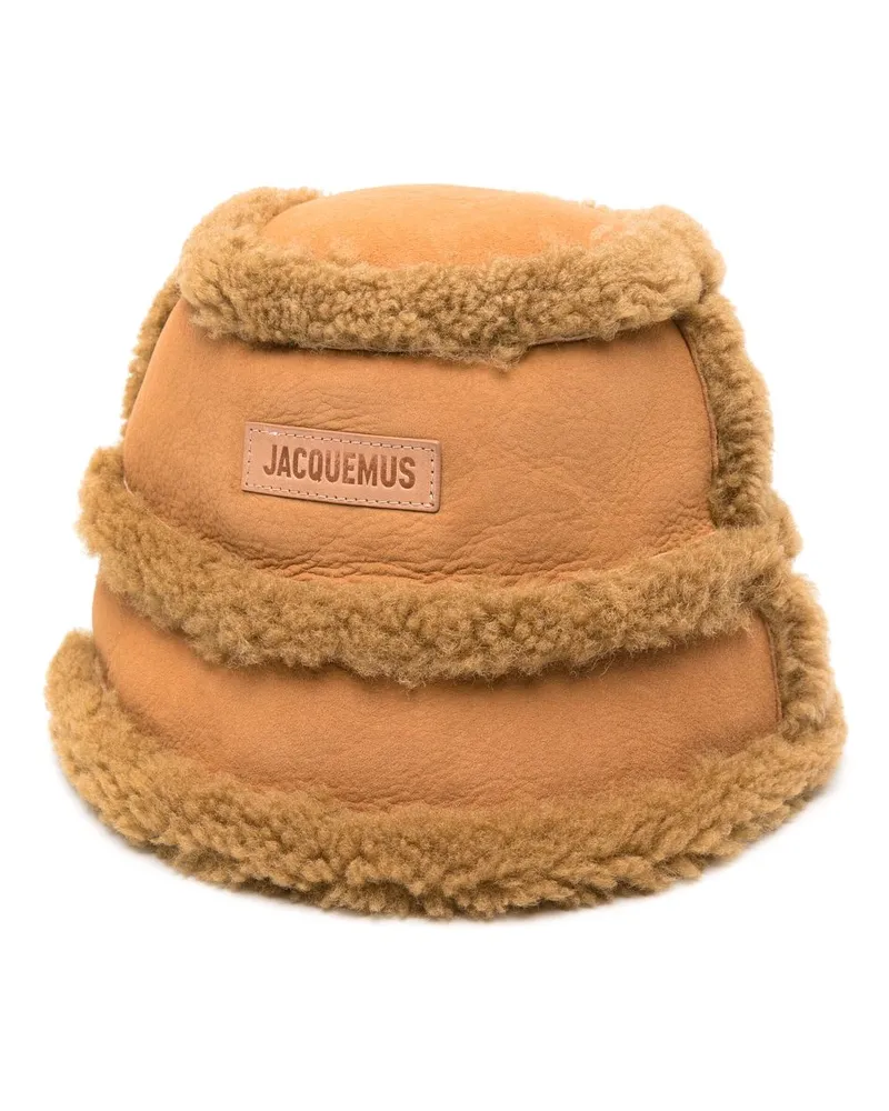 Jacquemus Shearling-Fischerhut mit Logo - Braun Braun