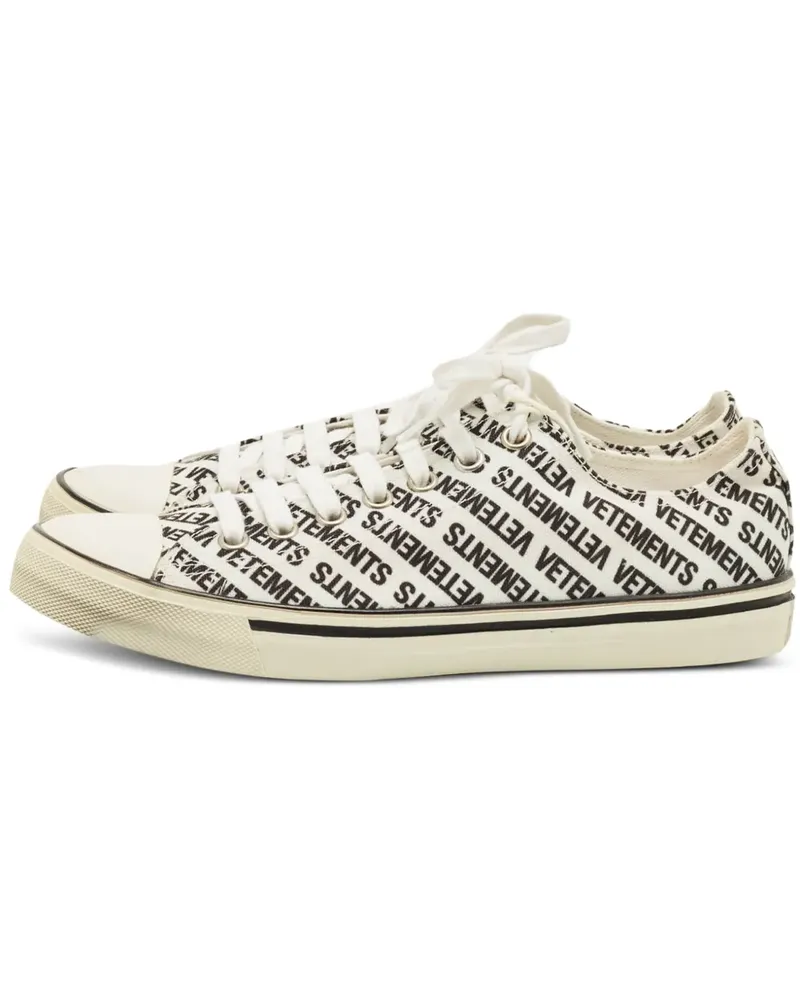 VETEMENTS Sneakers mit Logo-Print - Weiß Weiß