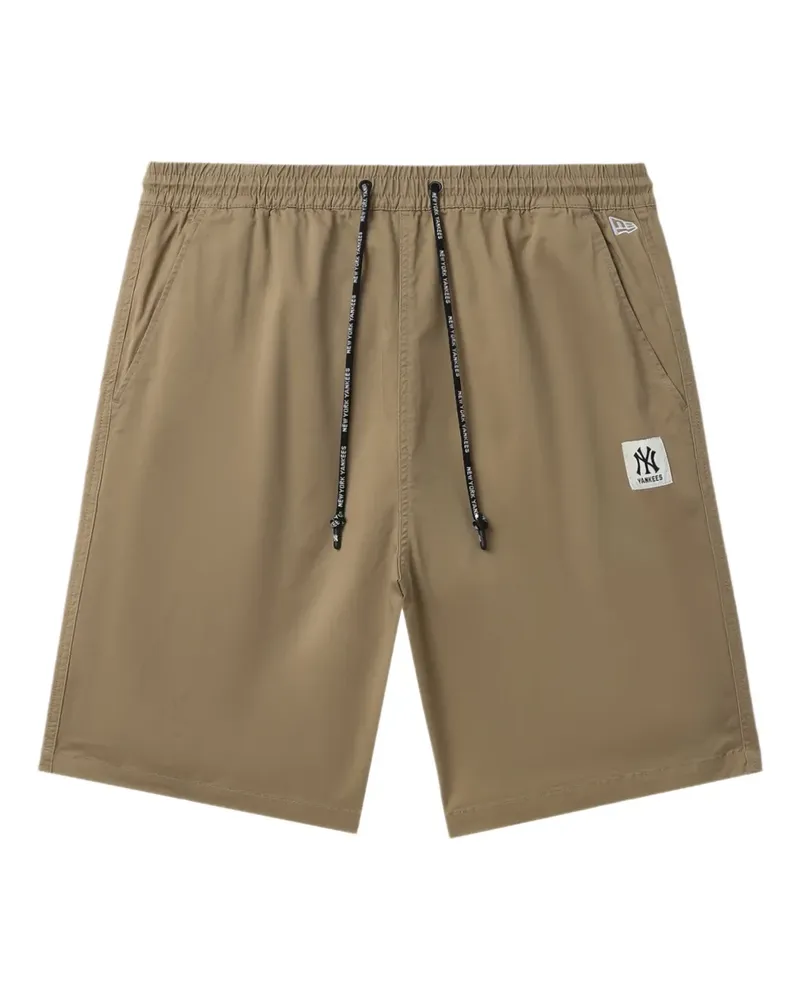 New Era Shorts mit Logo-Patch - Nude Nude