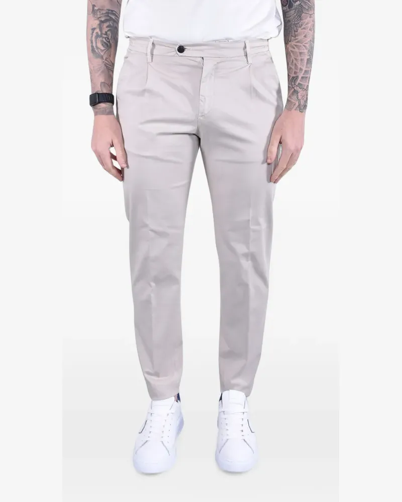 Eleventy pleated garment-dyed chino pants - Nude Nude