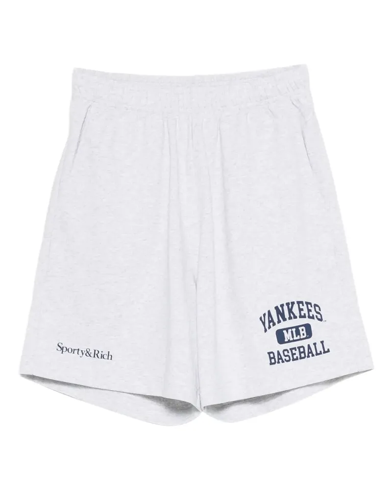 SPORTY & RICH x New York Yankees knielange Shorts - Grau Grau