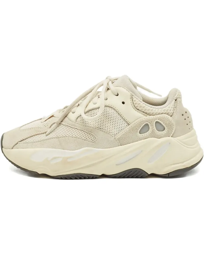 adidas 700 Sneakers aus Mesh-Wildleder - Nude Nude
