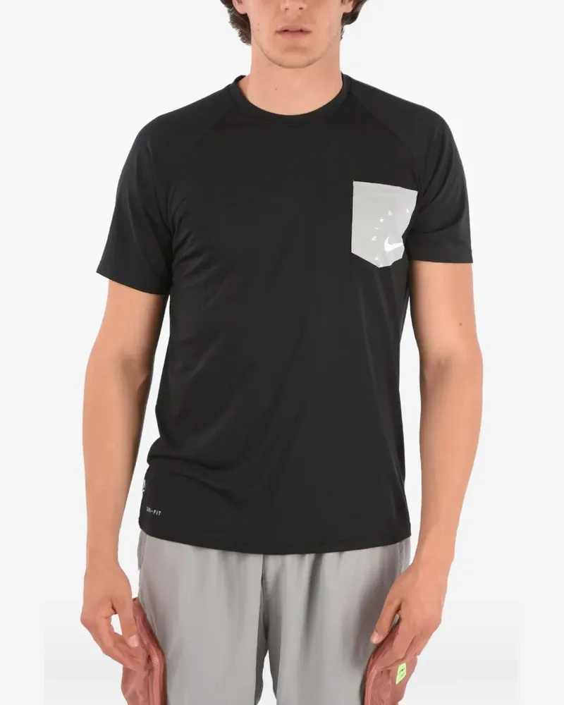 Nike T-Shirt mit Brusttasche - Schwarz Schwarz
