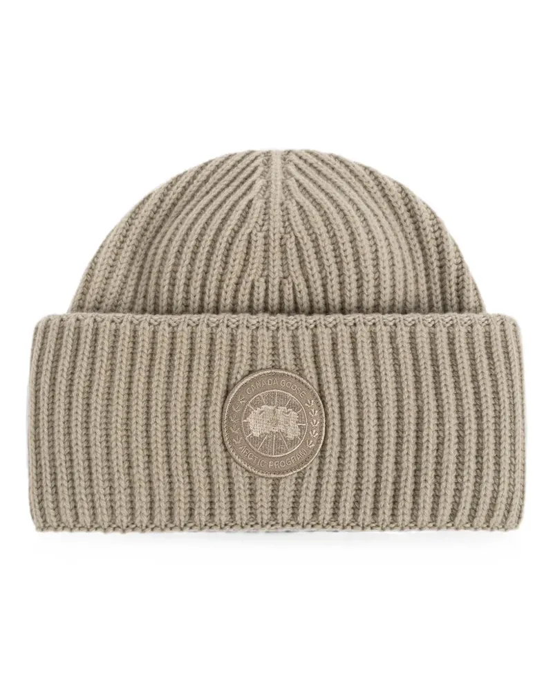 Canada Goose ribbed-knit logo-patch beanie hat - Nude Nude