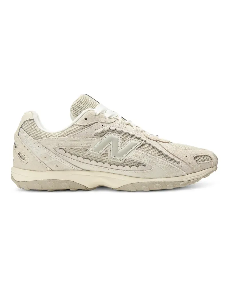 New Balance Strukturierte Sneakers - Nude Nude