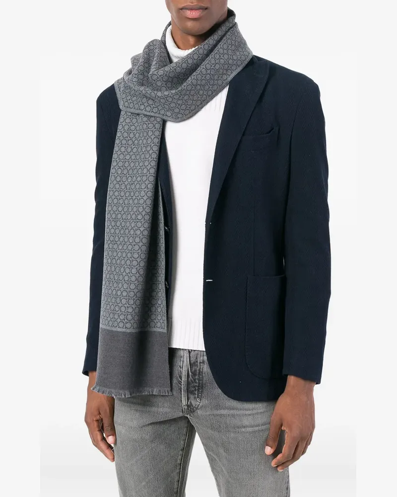 Ferragamo Gancini-print fringed scarf - Grau Grau