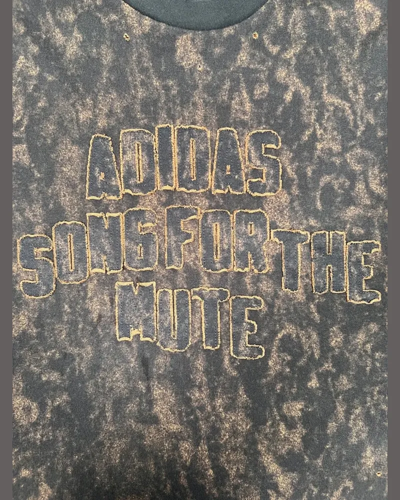 adidas x  T-Shirt im Distressed-Look - Grau Grau