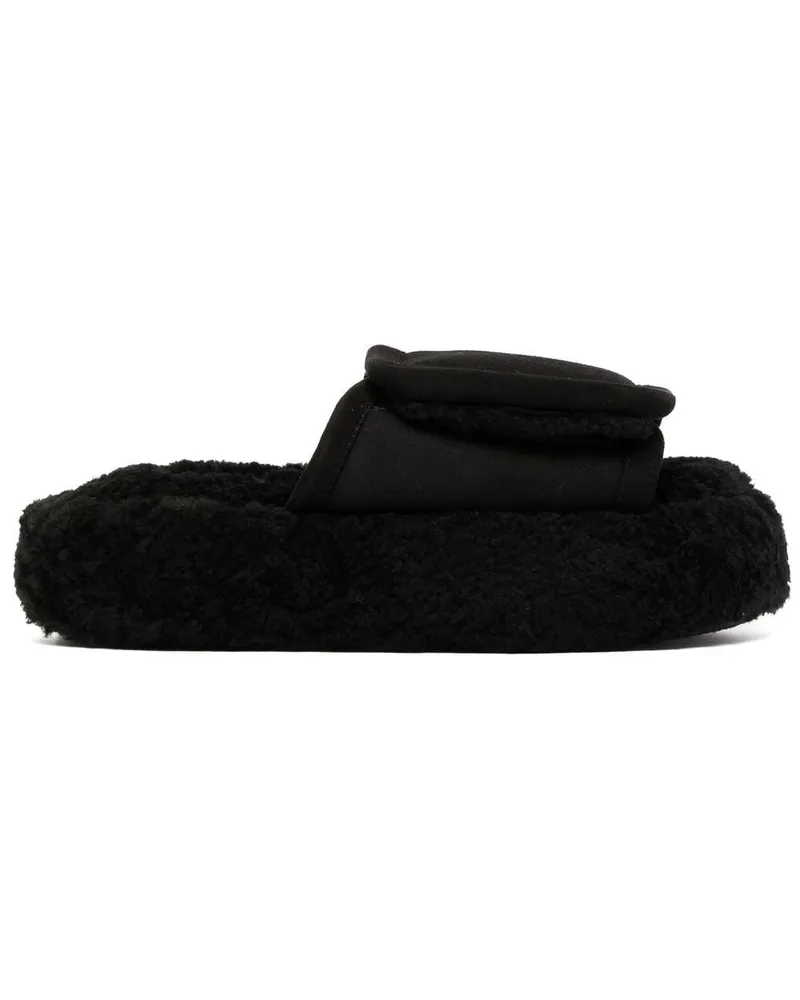 Natasha Zinko Slipper aus Shearling Schwarz