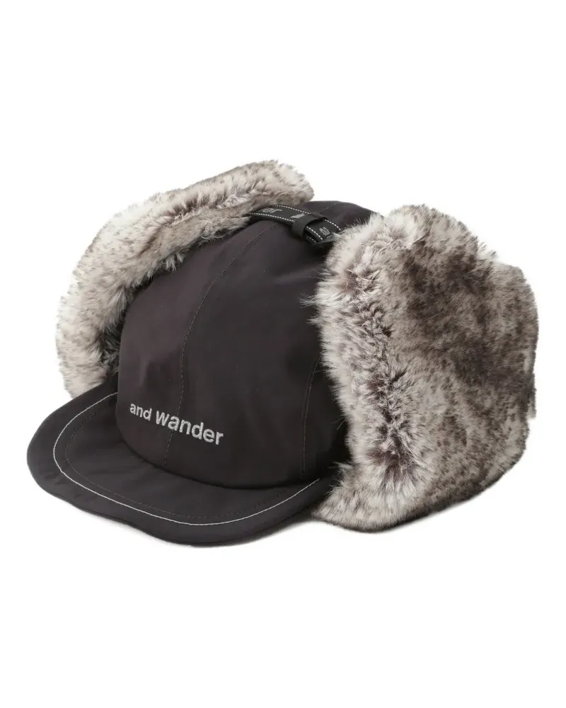and wander Mütze mit Ohrenklappen aus Faux Fur - Schwarz Schwarz