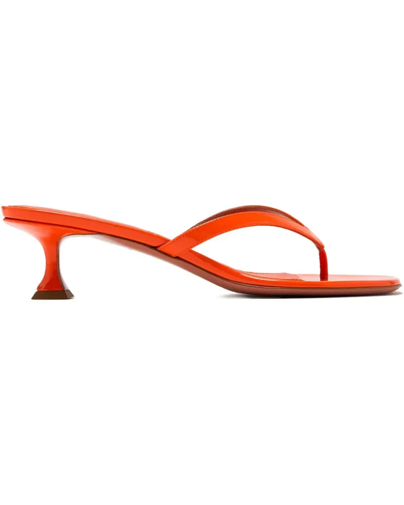 Amina Muaddi Sandalen aus Lackleder mit Zehensteg - Orange Orange