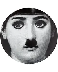 Fornasetti Teller mit Chalie-Chaplin-Motiv Weiß