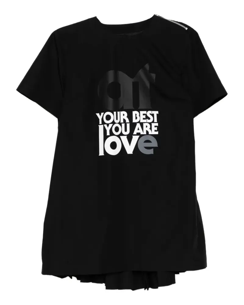 Sacai text-print pleated T-shirt - Schwarz Schwarz