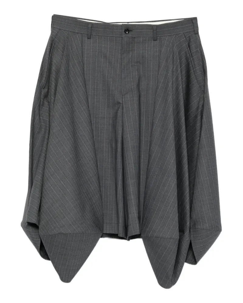 Comme des Garçons pinstripe-pattern handkerchief-hem shorts - Grau Grau