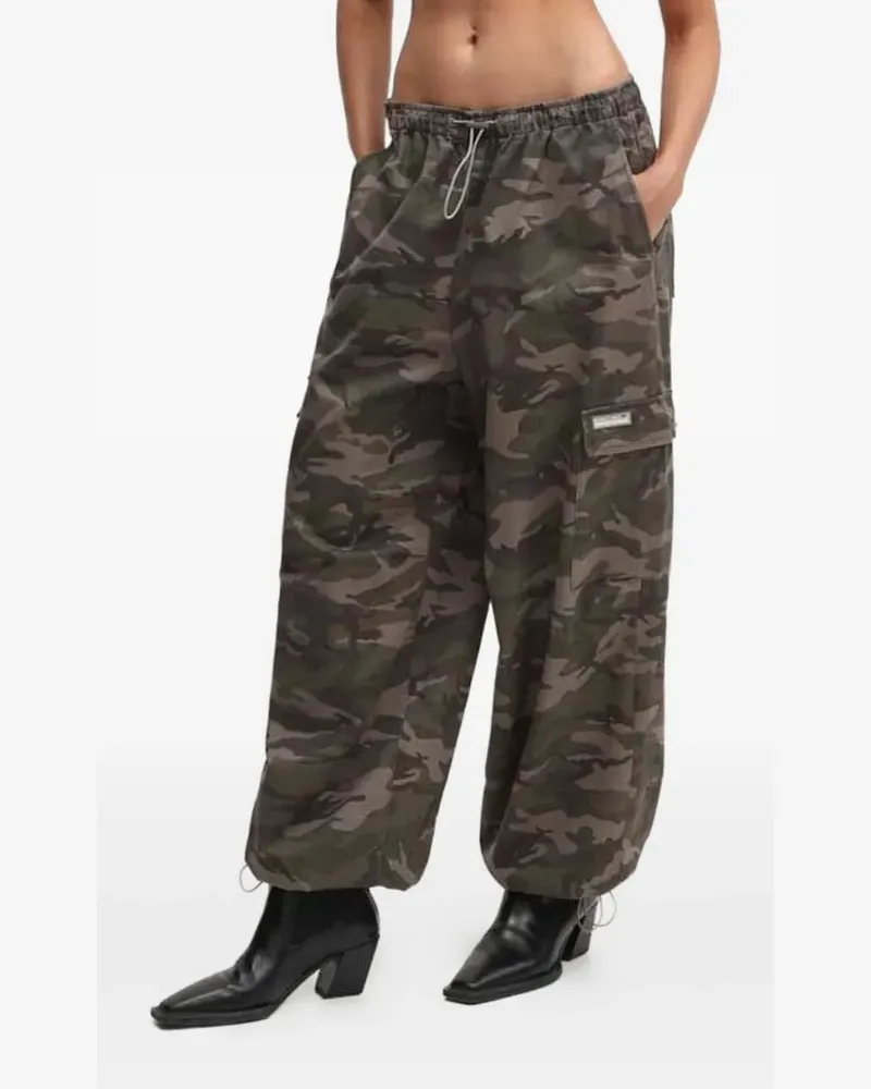 Miss Sixty Gerade Hose mit Camouflage-Print - Grün Grün