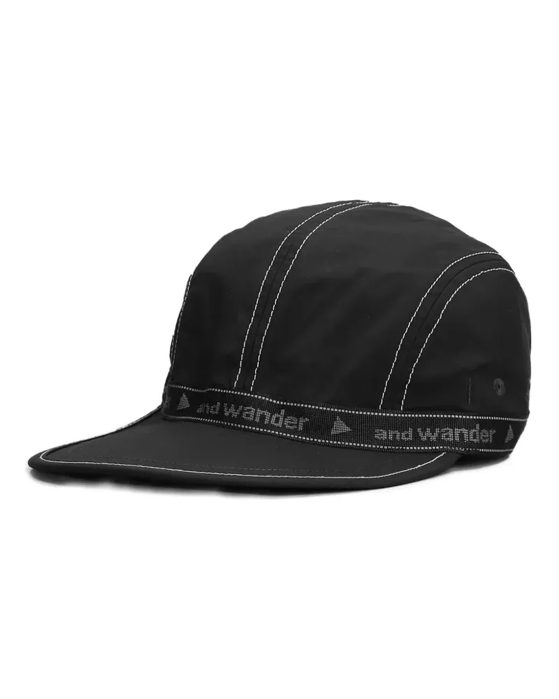 and wander JQ contrast-stitch logo-tape cap - Schwarz Schwarz
