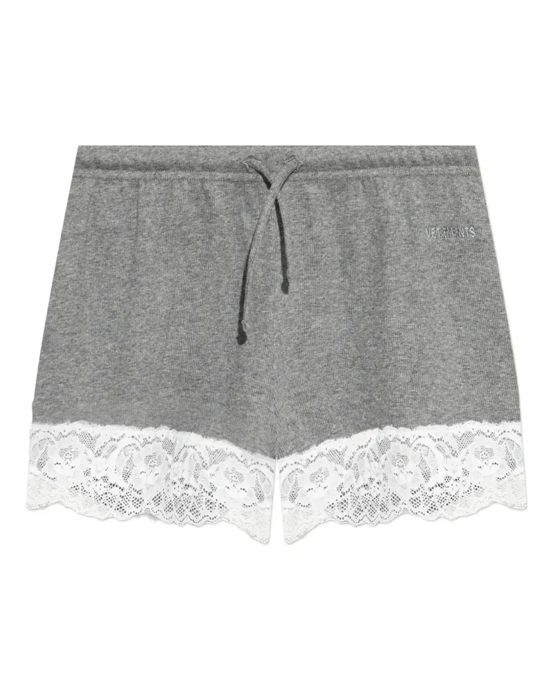 VETEMENTS lace-trim mini shorts - Grau Grau