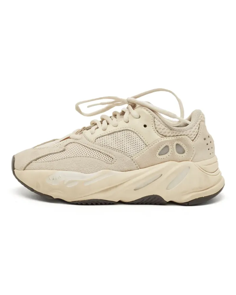 adidas Boost 700 Salt Sneakers aus Wildleder - Nude Nude