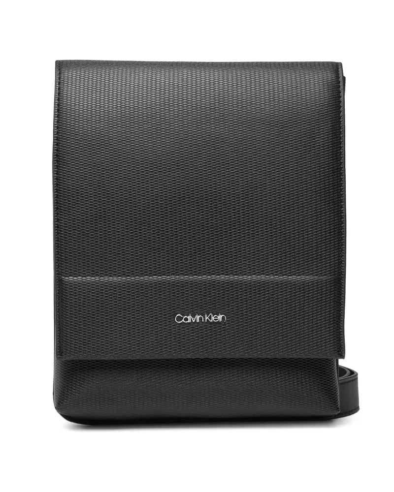 Calvin Klein logo-detail textured-finish foldover-top shoulder bag - Schwarz Schwarz