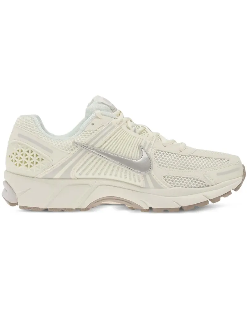 Nike Zoom Vomero Sneakers im Metallic-Look - Nude Nude