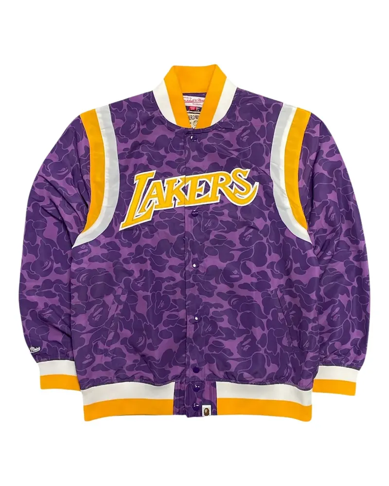 BAPE x Mitchell & Ness Lakers camo-print logo-patch bomber jacket - Violett Violett