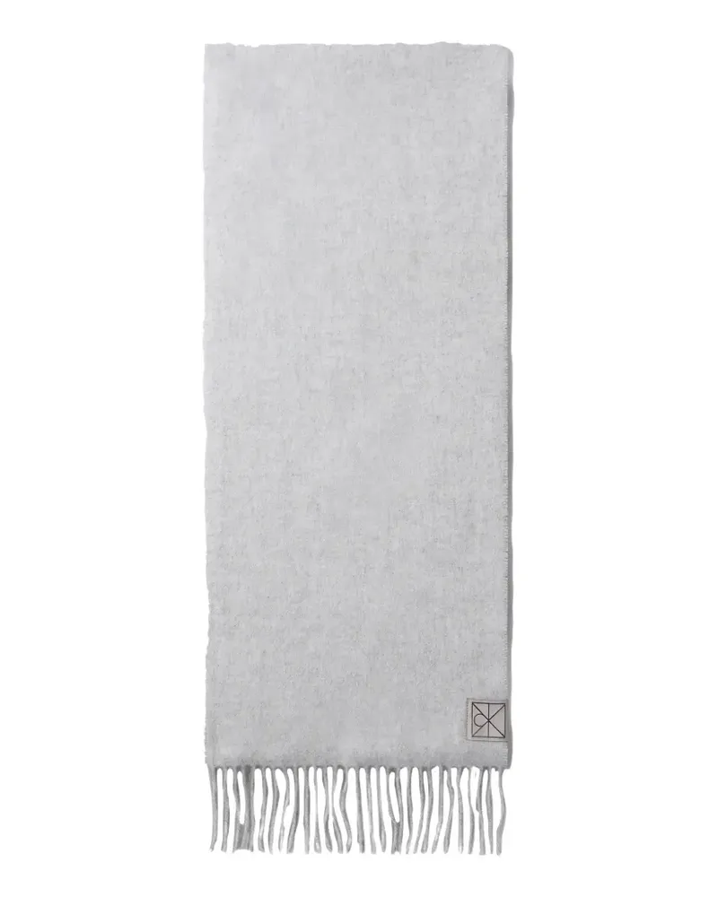Calvin Klein fringed logo-patch scarf - Grau Grau