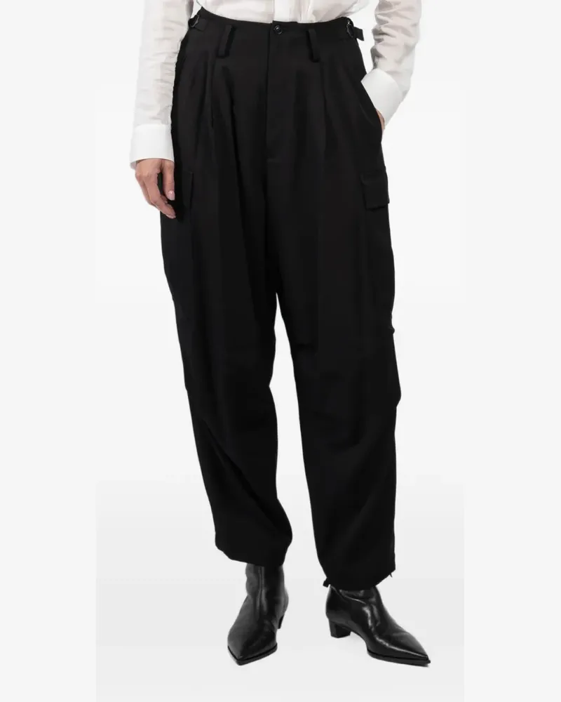 Yohji Yamamoto buckled cargo-pockets tapered trousers - Schwarz Schwarz