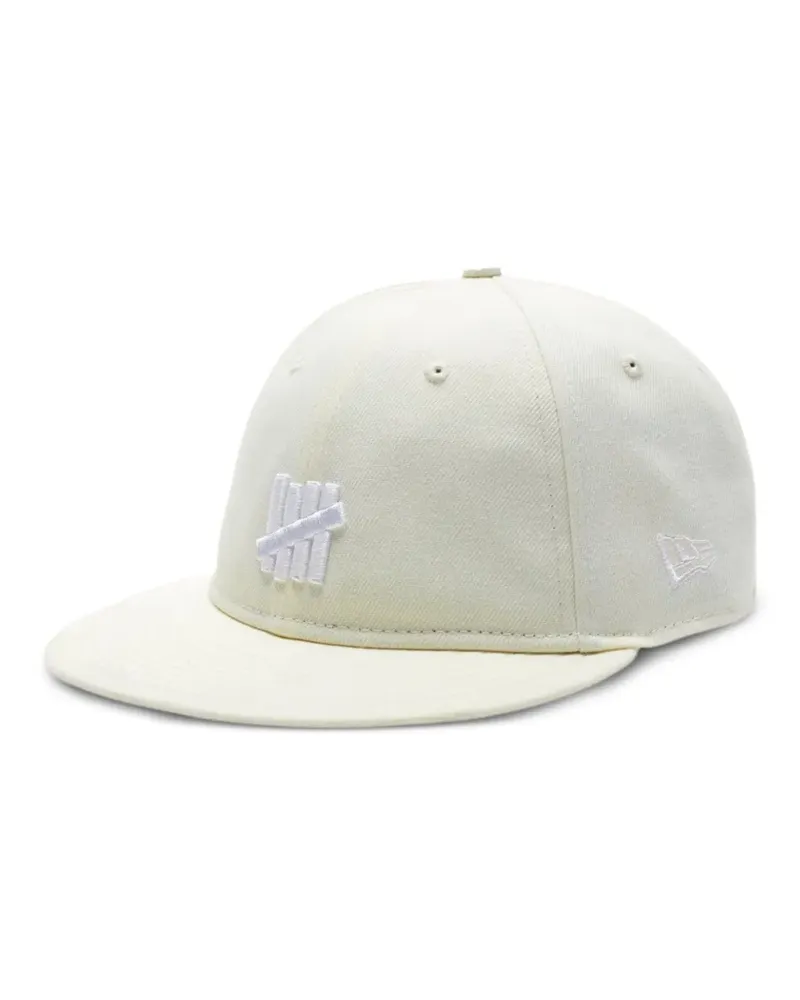 Undefeated x NE Icon Snapback Baseballkappe - Weiß Weiß