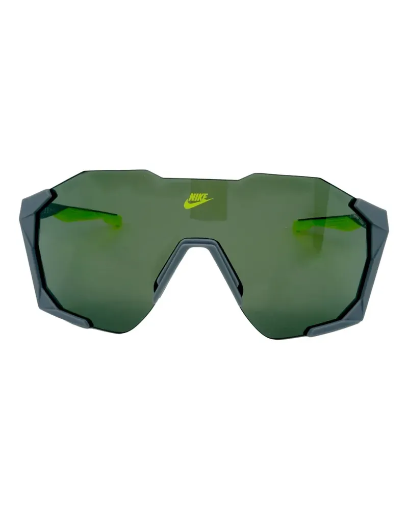 Nike Charged Shield Sonnenbrille mit geometrischem Gestell - Grau Grau