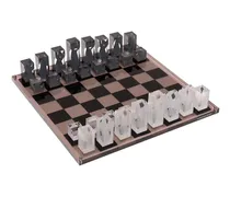 Schachspiel mit transparenten Figuren