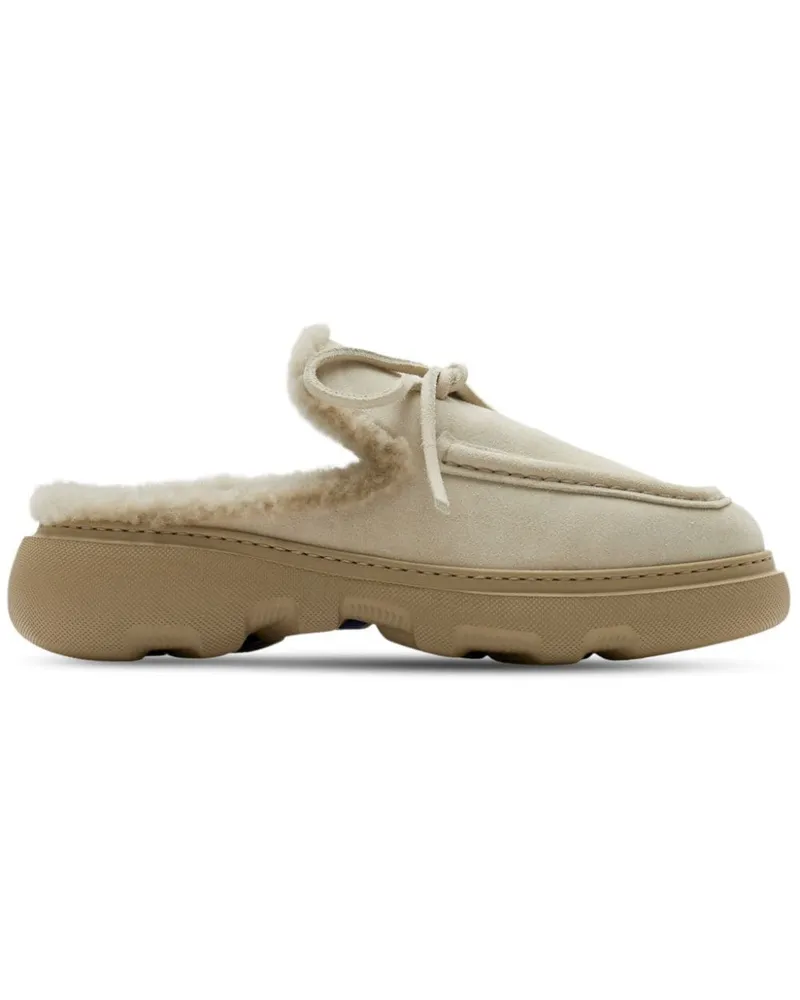 Burberry Wildleder-Mules mit Logo-Anhänger - Nude Nude