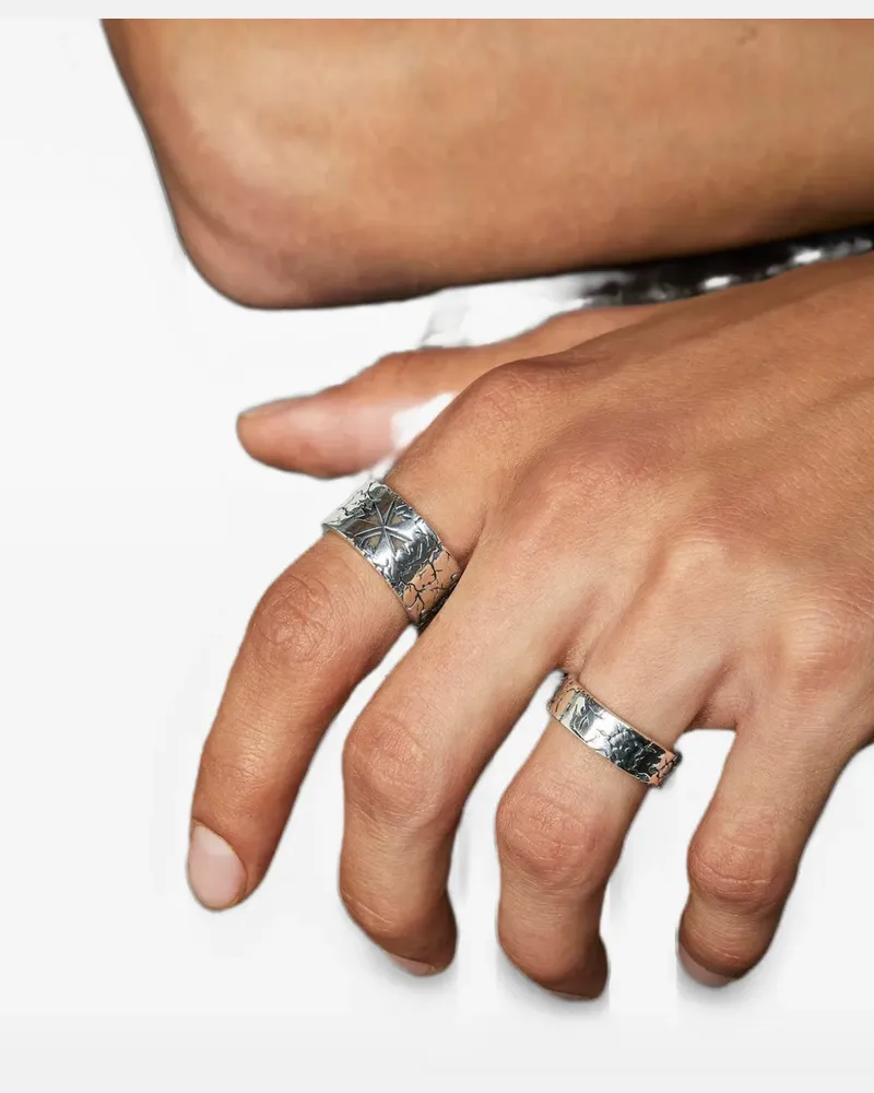 Emanuele Bicocchi cracked-effect cross ring - Silber Silber