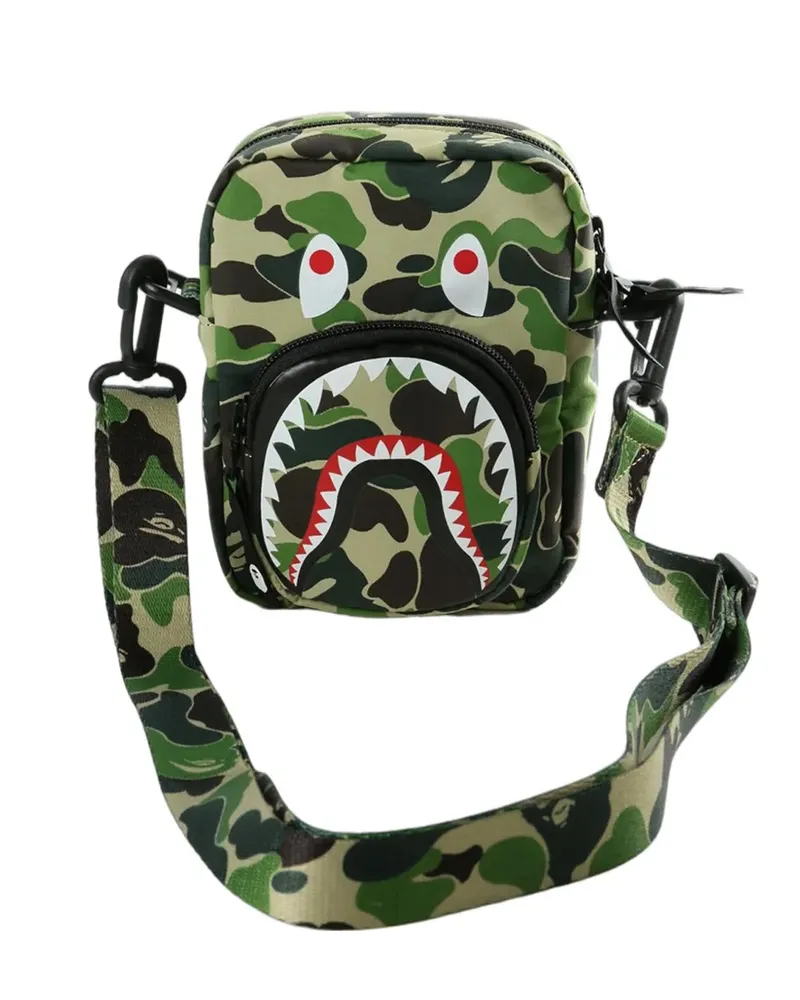 BAPE Shark camouflage-print shoulder bag - Grün Grün