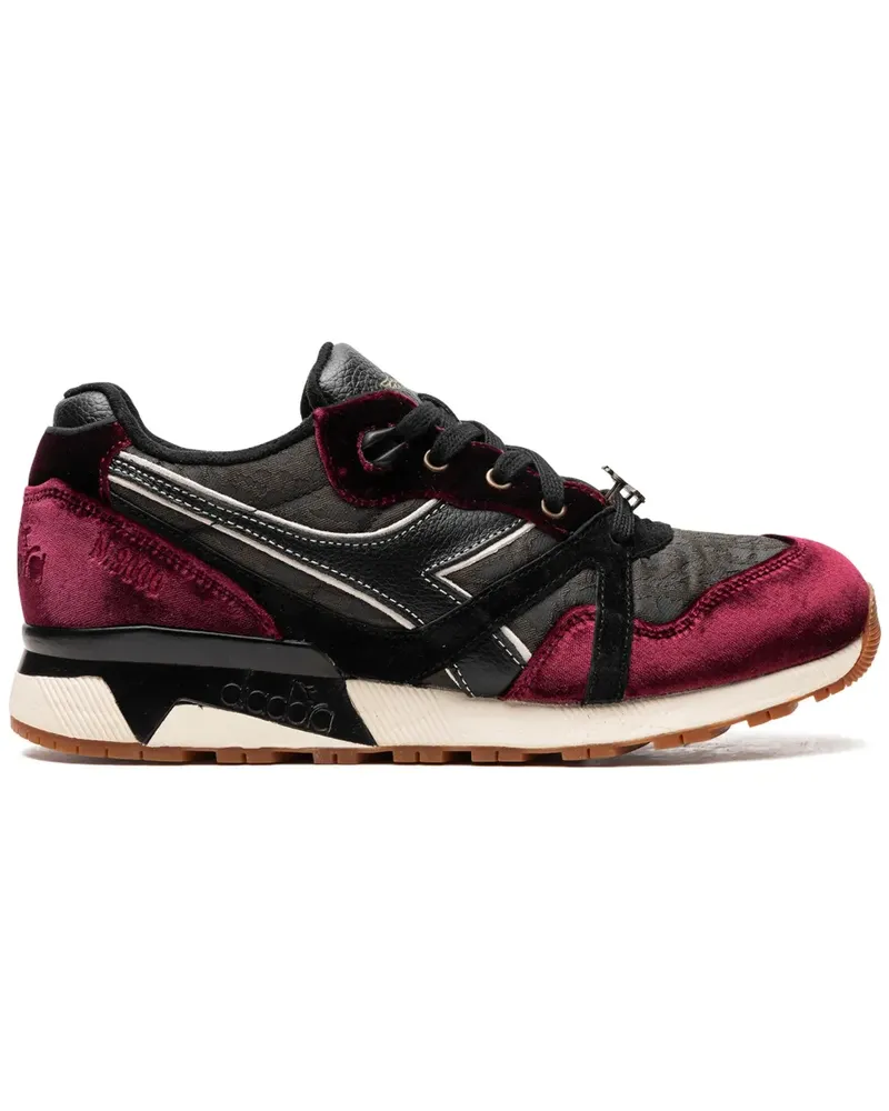 Diadora x 24 Kilates x Sabotage N9000 In Vino Veritas Sneakers - Schwarz Schwarz