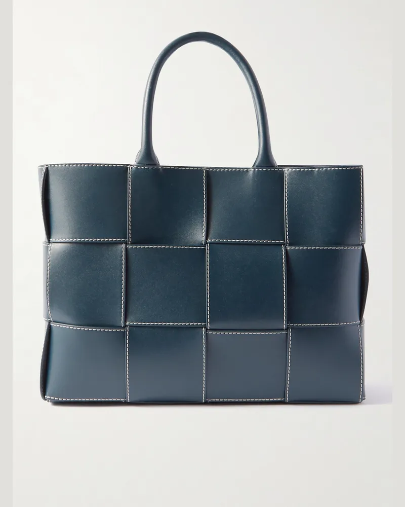 Bottega Veneta Arco kleine Tote aus Intrecciato-Leder Blau