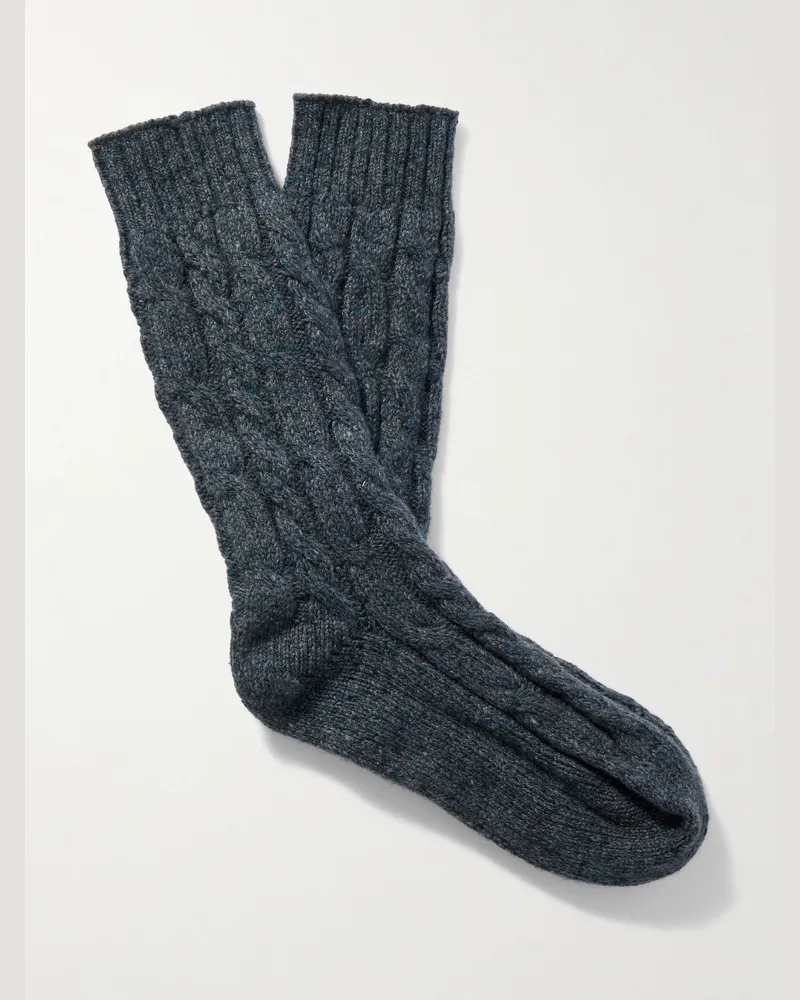 Johnstons of Elgin Socken aus Donegal-Garn aus einer Kaschmirmischung in Zopfstrick Grau