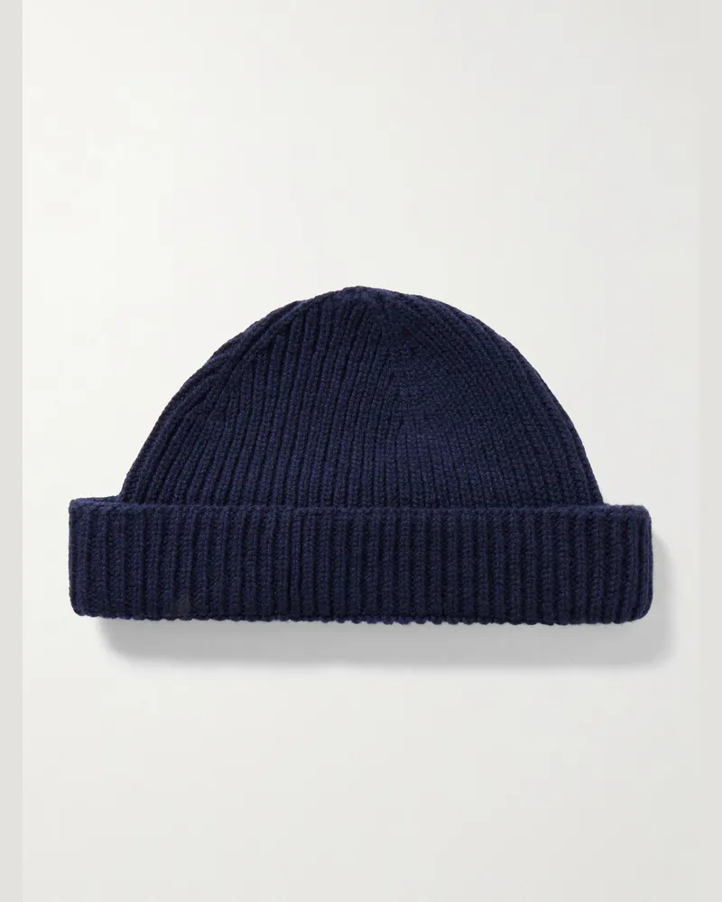 John Smedley Oram Beanie aus einer Mischung aus recyceltem Kaschmir und Merinowolle in Rippstrick Blau
