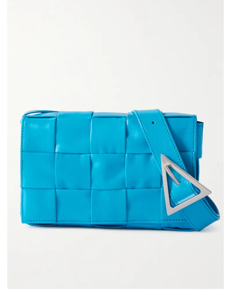 Bottega Veneta Cassette mini Umhängetasche aus Intrecciato-Leder Blau