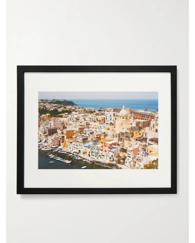 Sonic Editions 2019 Corricella, Procida – Gerahmter Fotodruck Mehrfarbig