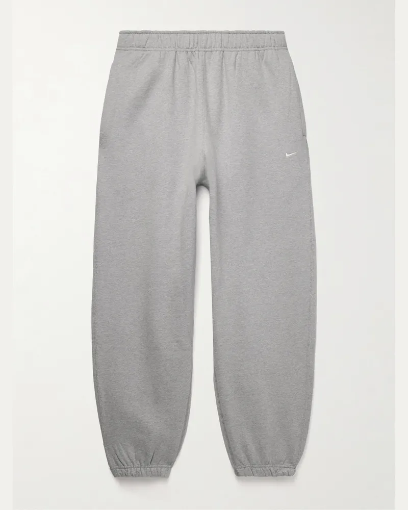 Nike Solo Swoosh schmal zulaufende Jogginghose aus Jersey aus einer Baumwollmischung mit Logostickerei Grau