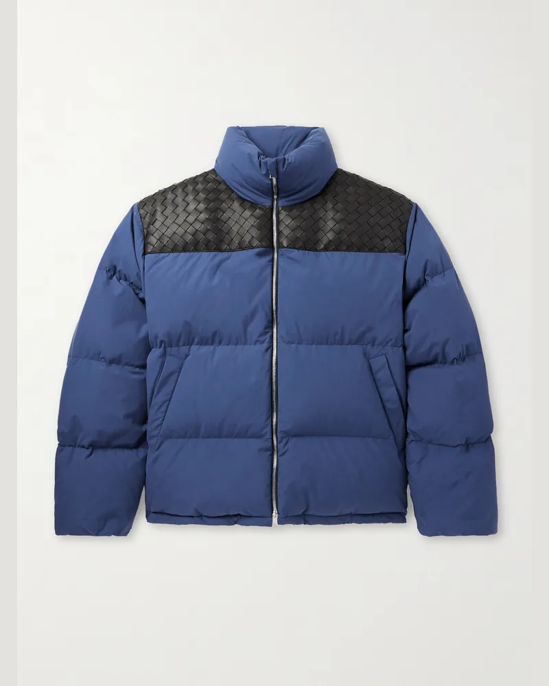 Bottega Veneta Intrecciato-Daunenjacke aus gesteppter Baumwollpopeline mit Lederbesatz Blau