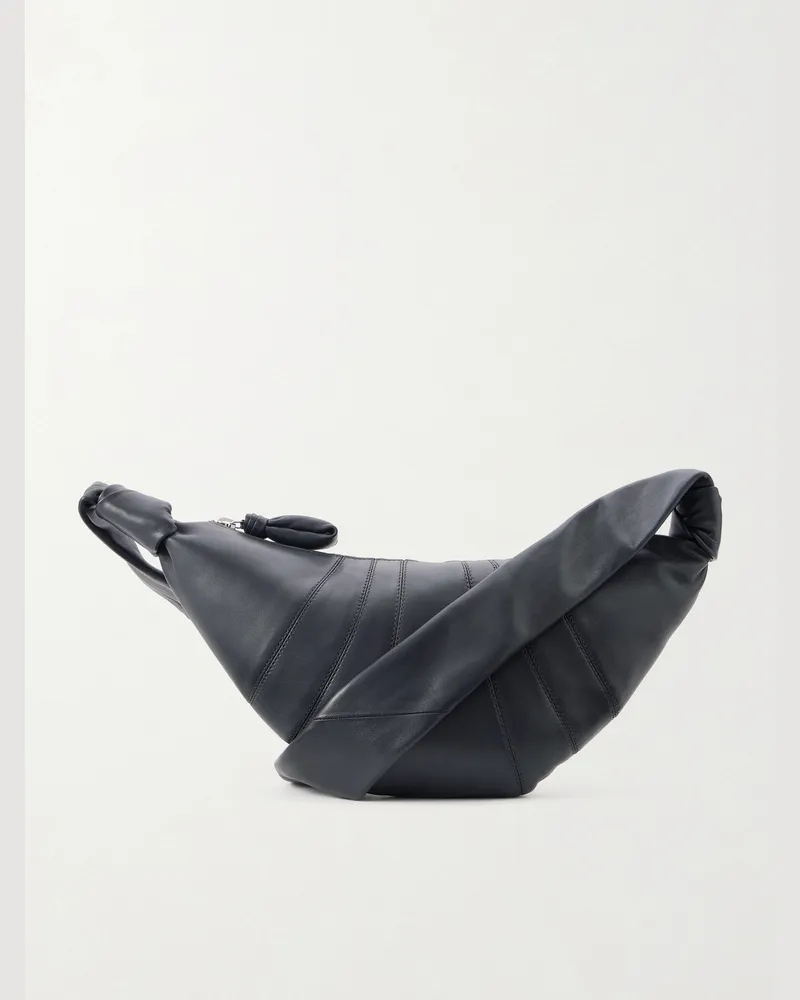 Christophe Lemaire Croissant kleine Umhängetasche aus vollnarbigem Leder Blau